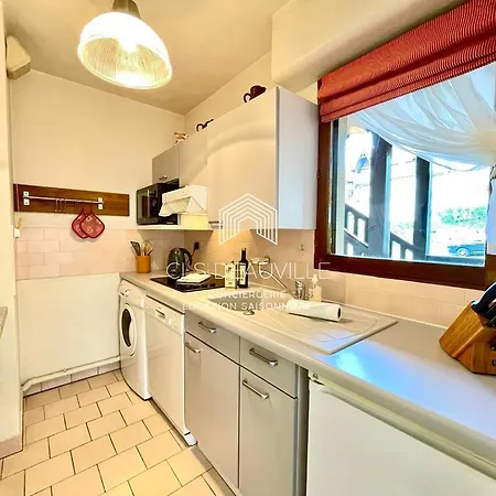 Le Yearling C.l.s Довиль